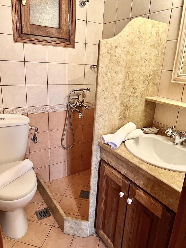 Studio Suite, Sea View, Sea Facing photo 3