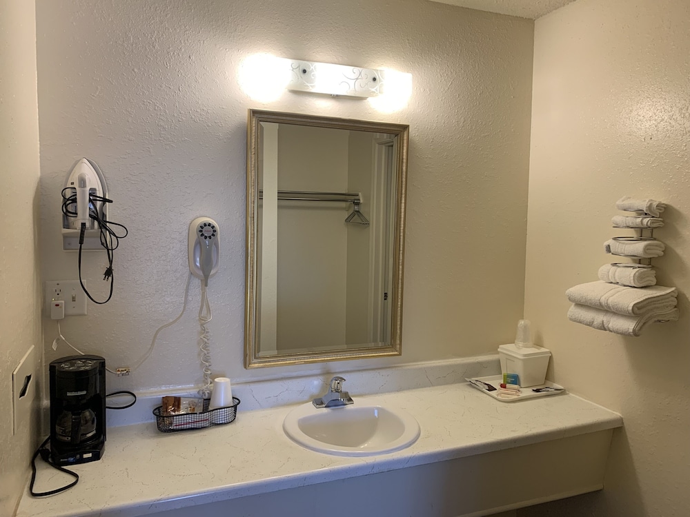 Standard Room, 2 Double Beds, Non Smoking photo 3