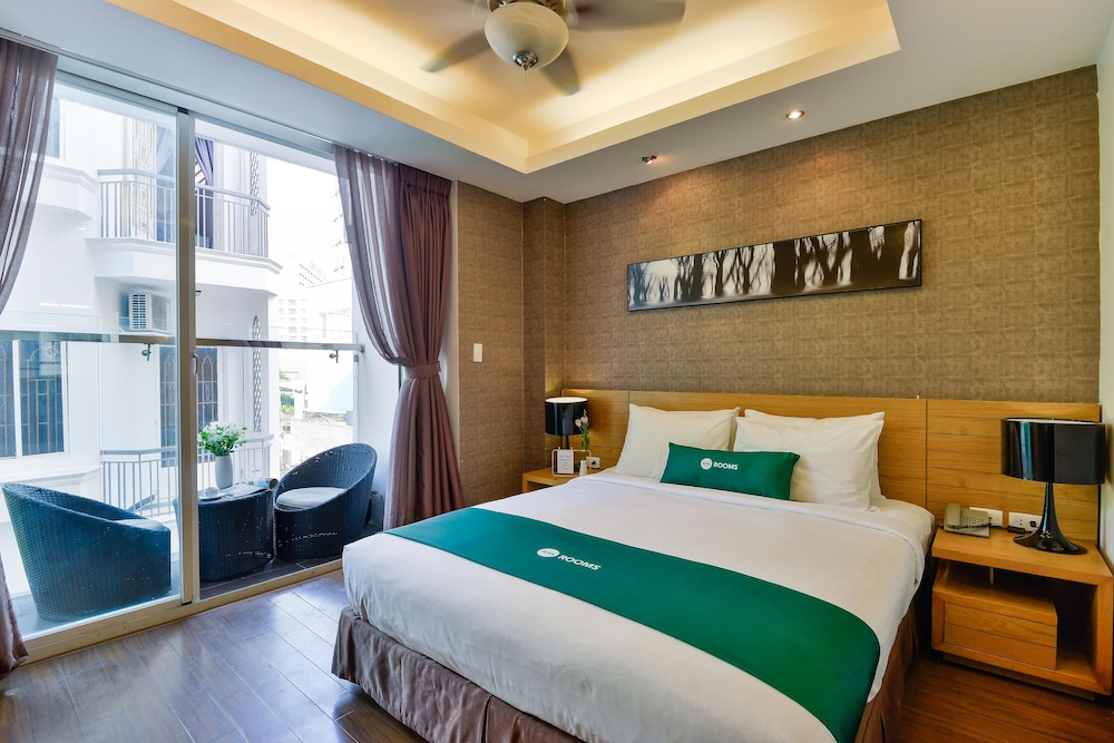 Deluxe Double Balcony City View photo 2