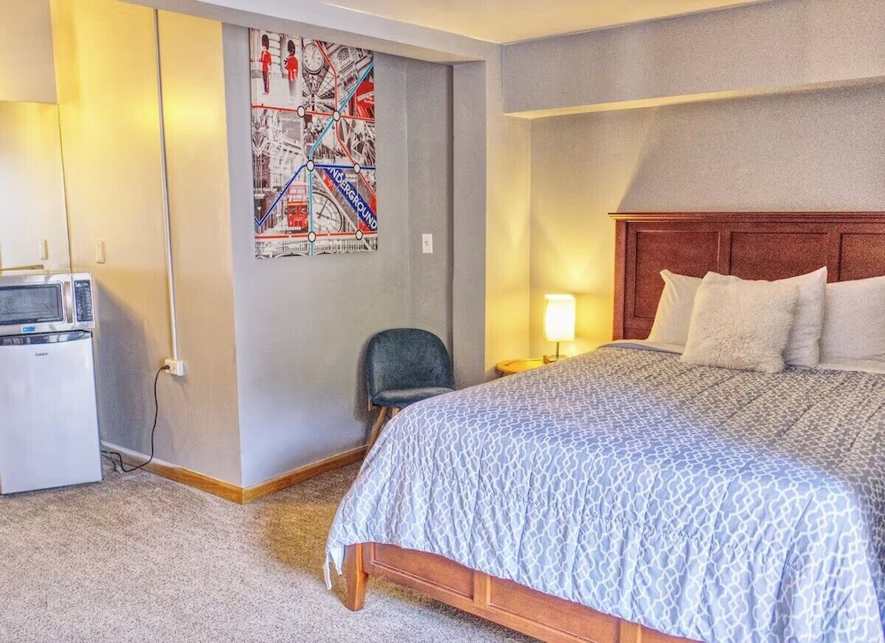 Traditional Room, 1 King Bed, Non Smoking photo 1