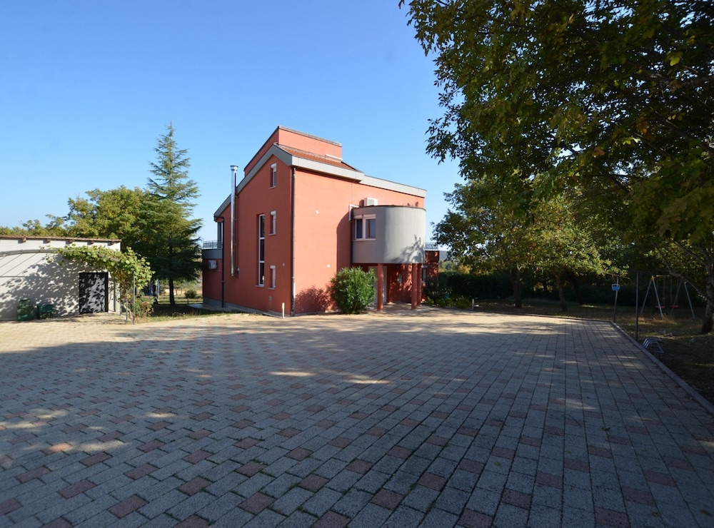 Villa (Villa with Pool)