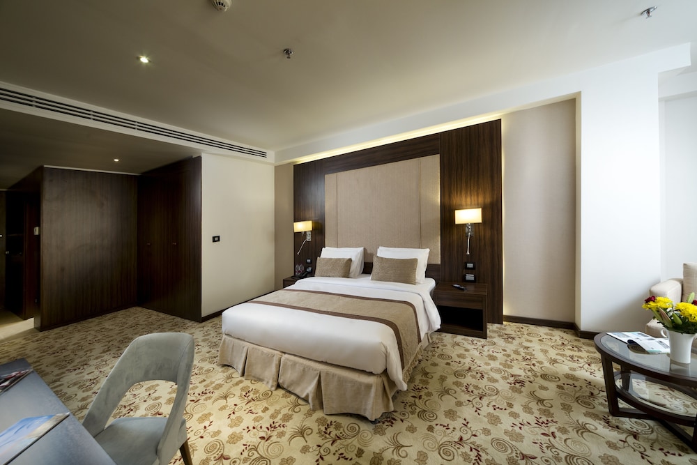 Junior Studio Suite