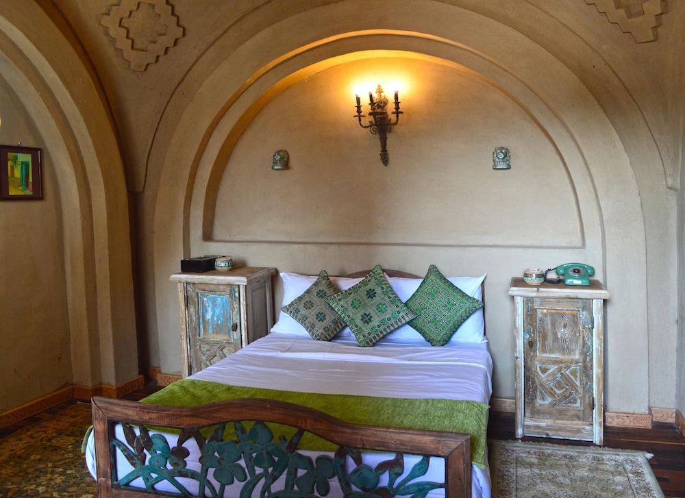 Luxury Room (Malachite)