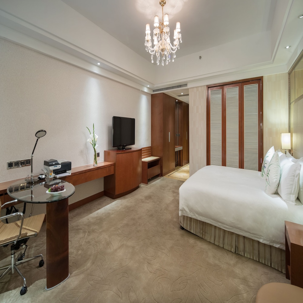 Executive Room, 1 King Bed - Photo 2