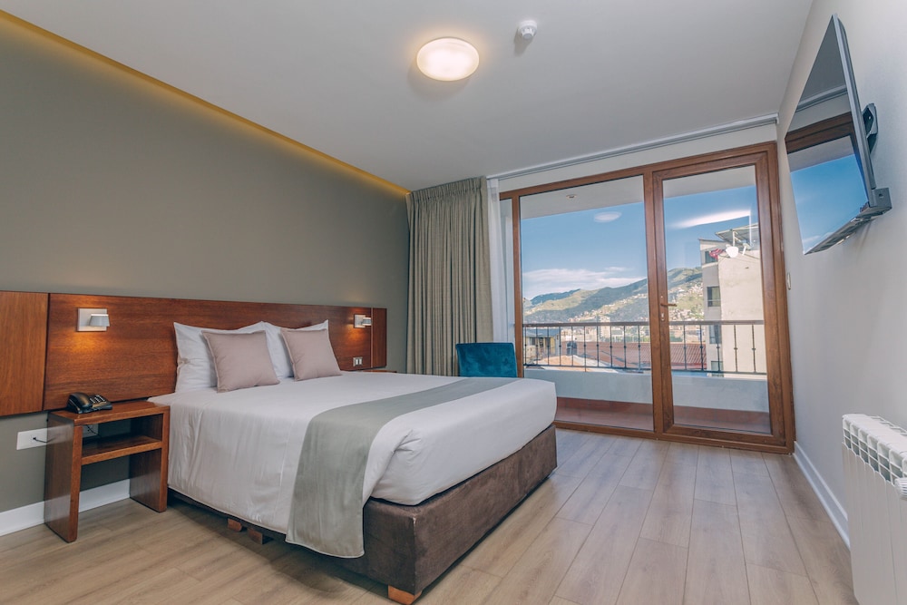 Superior Room, 1 Queen Bed, Non Smoking, Garden View