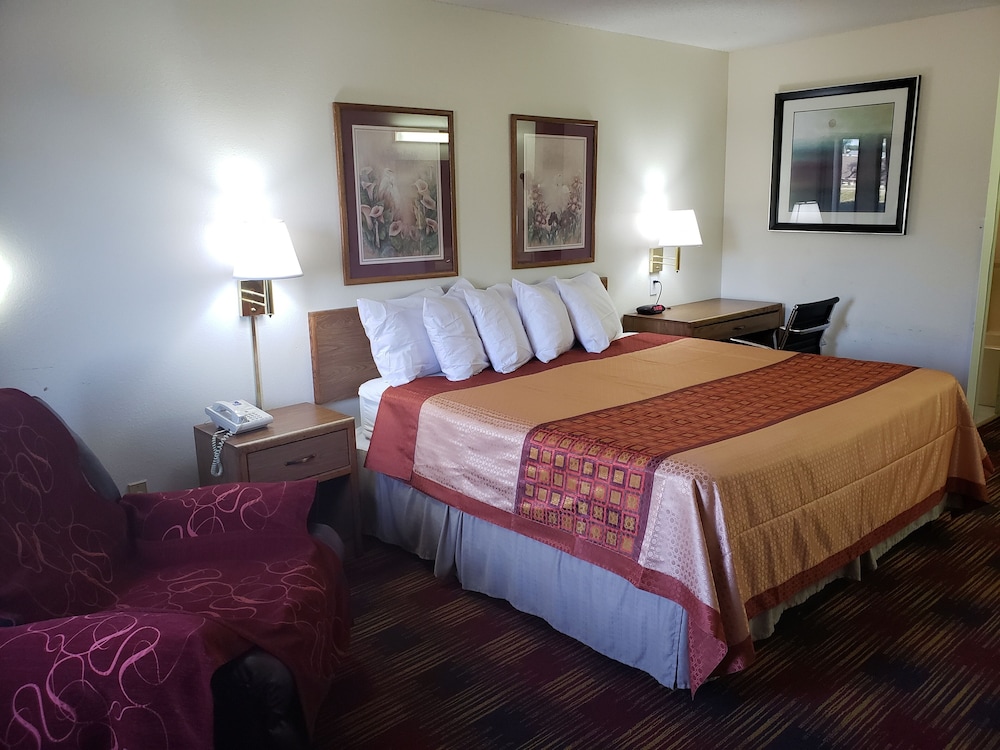 Room, 1 King Bed, Non Smoking - Photo 2