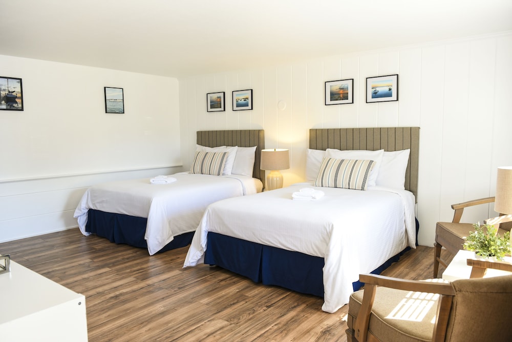 Standard Room, 2 Queen Beds photo 2