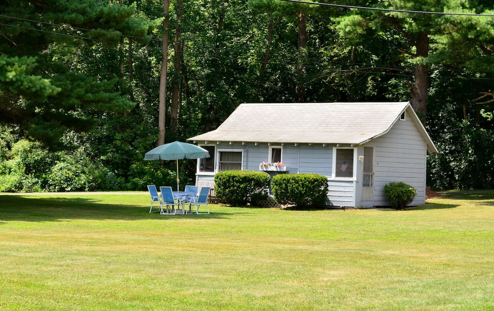 Standard Cabin, 1 Queen Bed, Partial Lake View photo 2