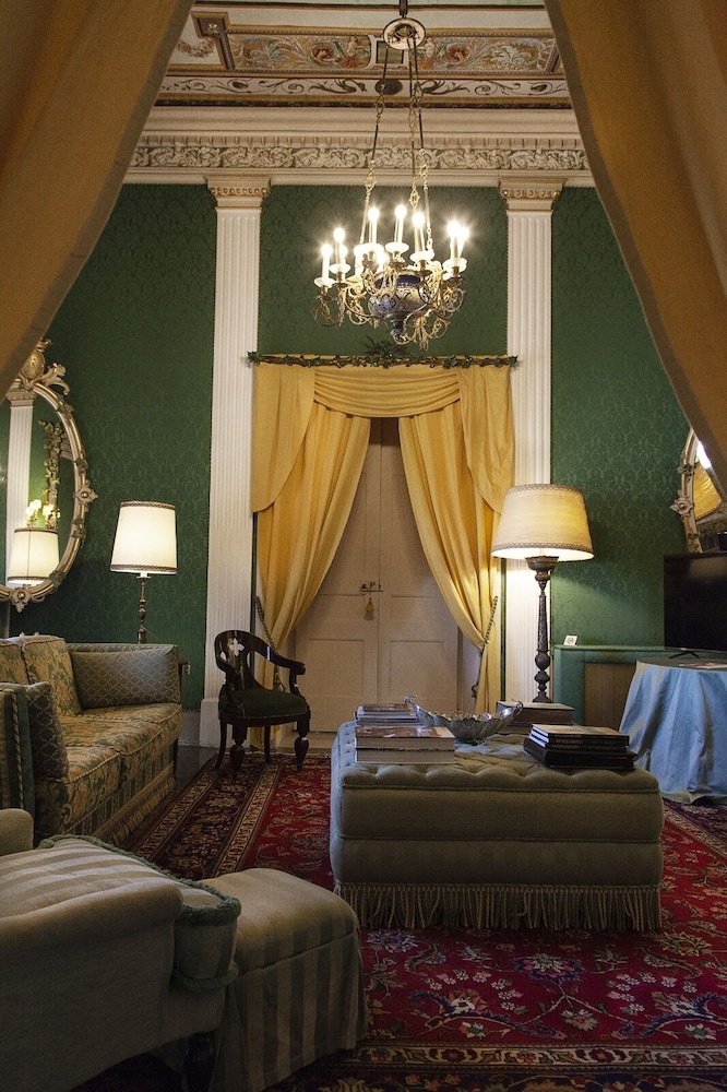 Royal Room - Photo 2