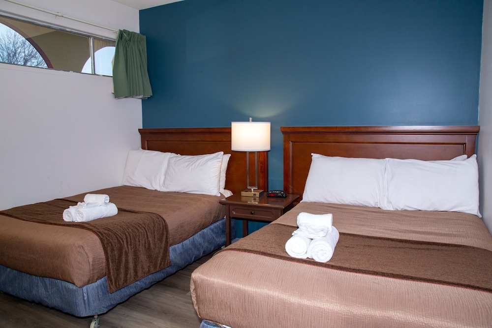 Suite, 2 Double Beds, Kitchen photo 1