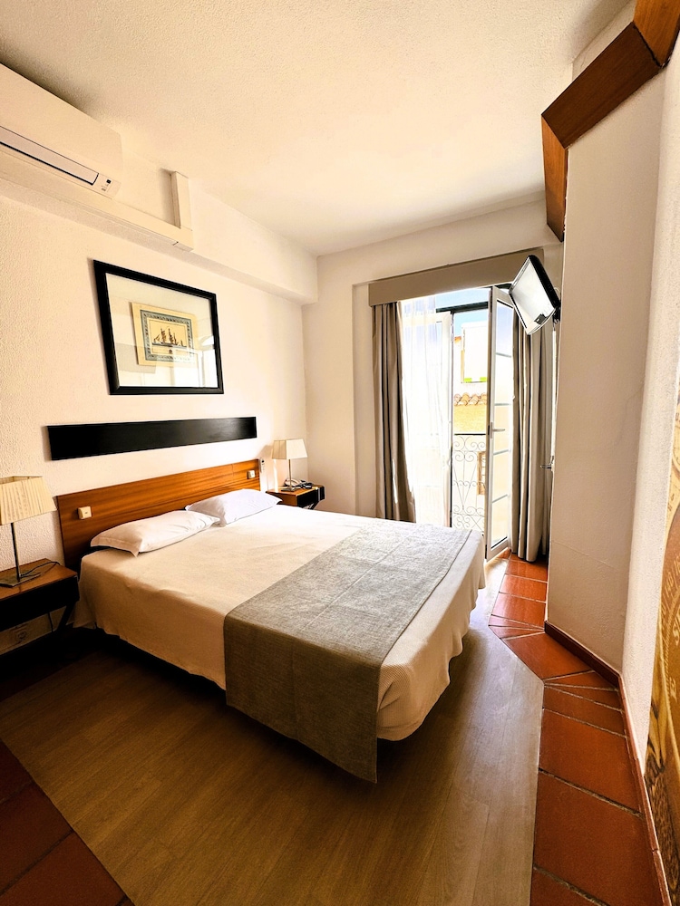 Standard Double Room - Photo 6