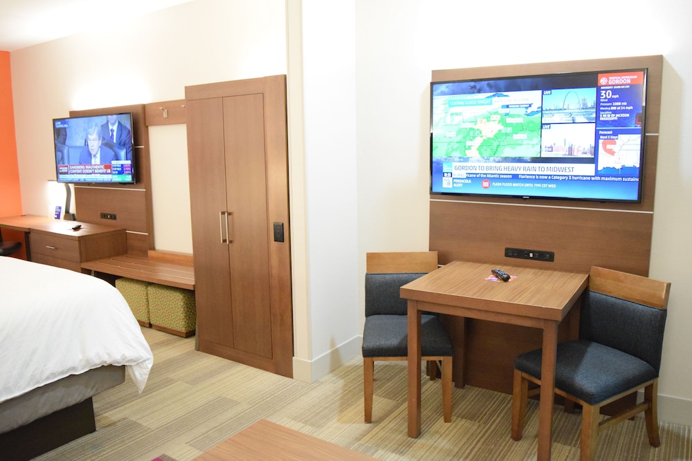 Suite, 2 Queen Beds (Additional Living Area) photo 2