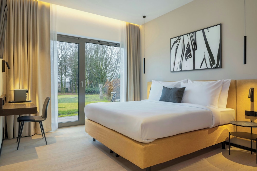 Room, 1 King Bed, Garden View photo 2