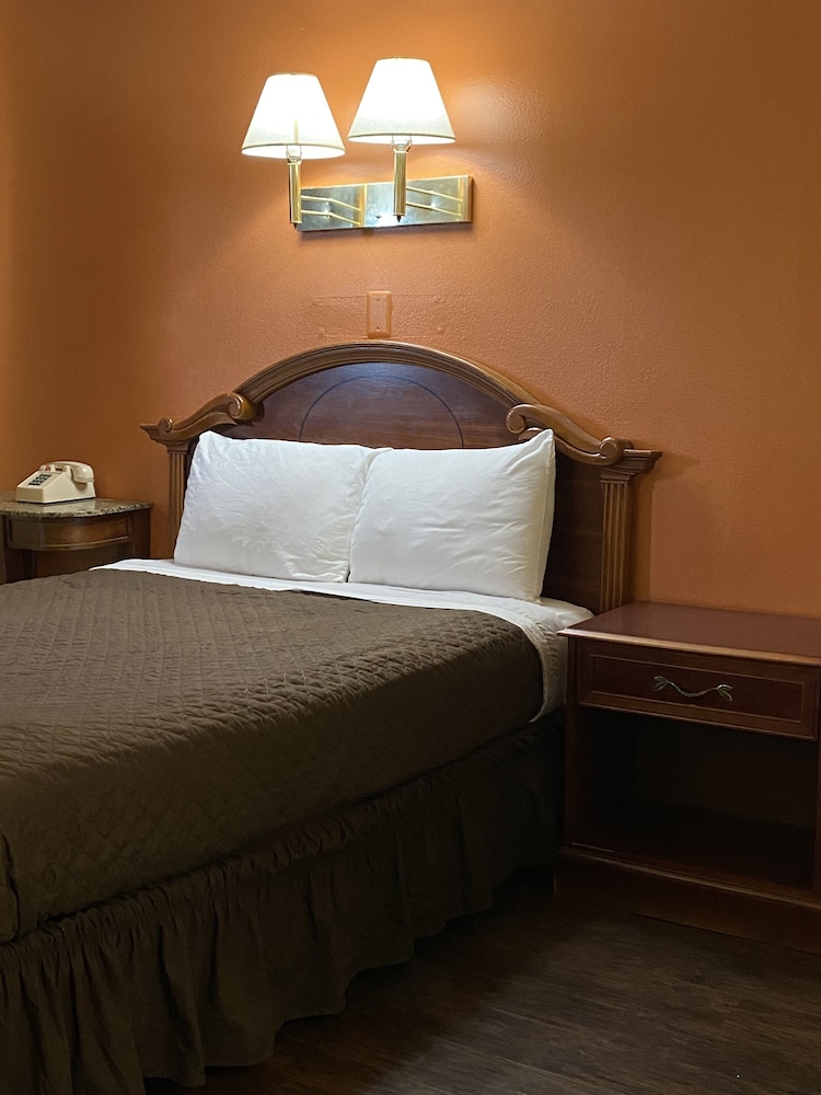 Standard Room, 1 Queen Bed, Non Smoking photo 3