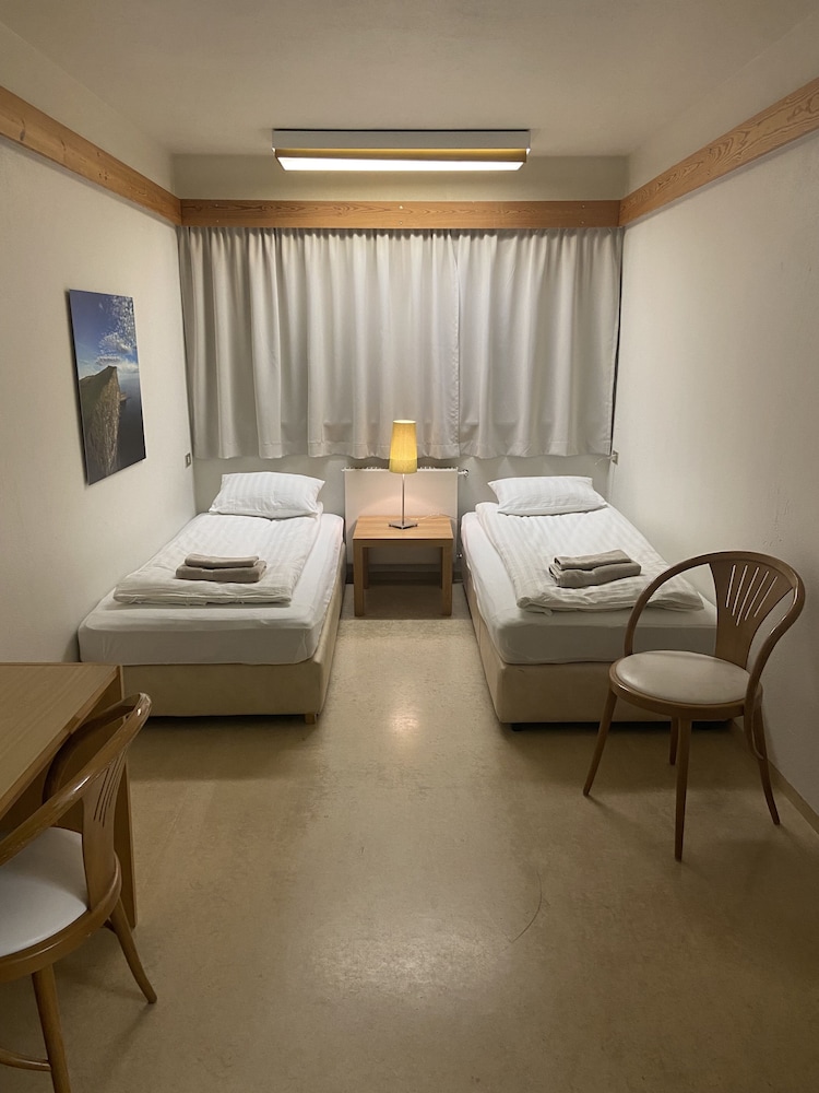 Economy Twin Room, 2 Twin Beds photo 2