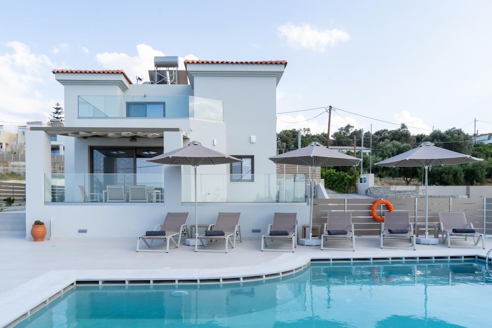 Villa photo 1