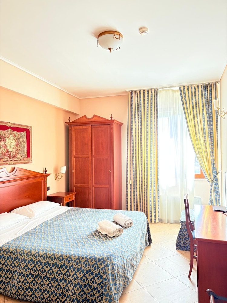 Triple Room - Photo 1