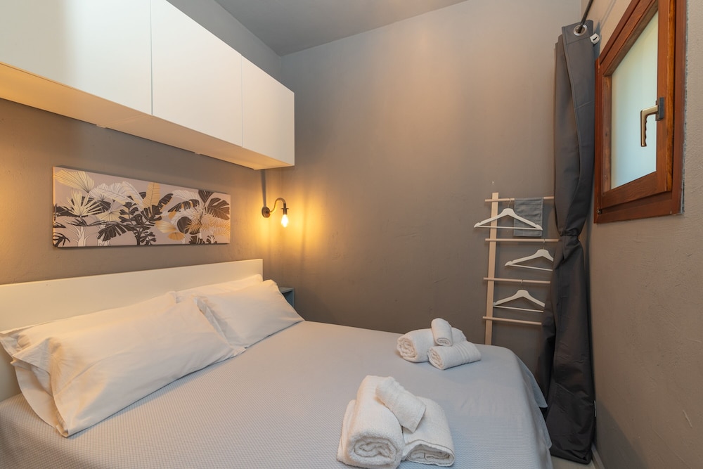 Family Apartment, Multiple Bedrooms (White Sand House)