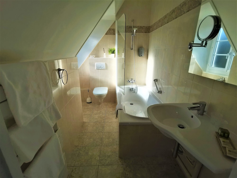 Double Room - Photo 7