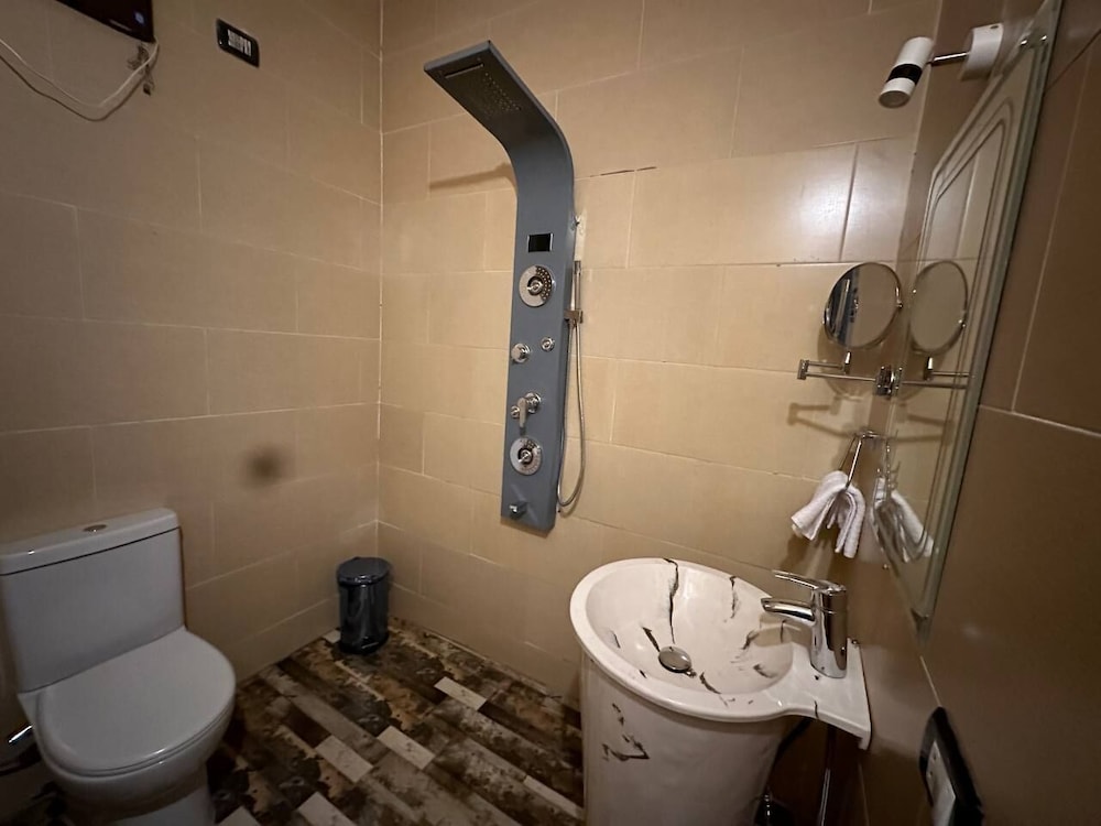 Junior Double or Twin Room photo 3