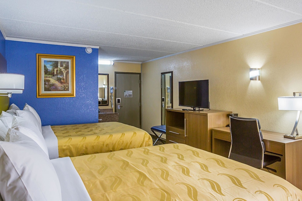 Standard Room, 2 Queen Beds, Non Smoking - Photo 1