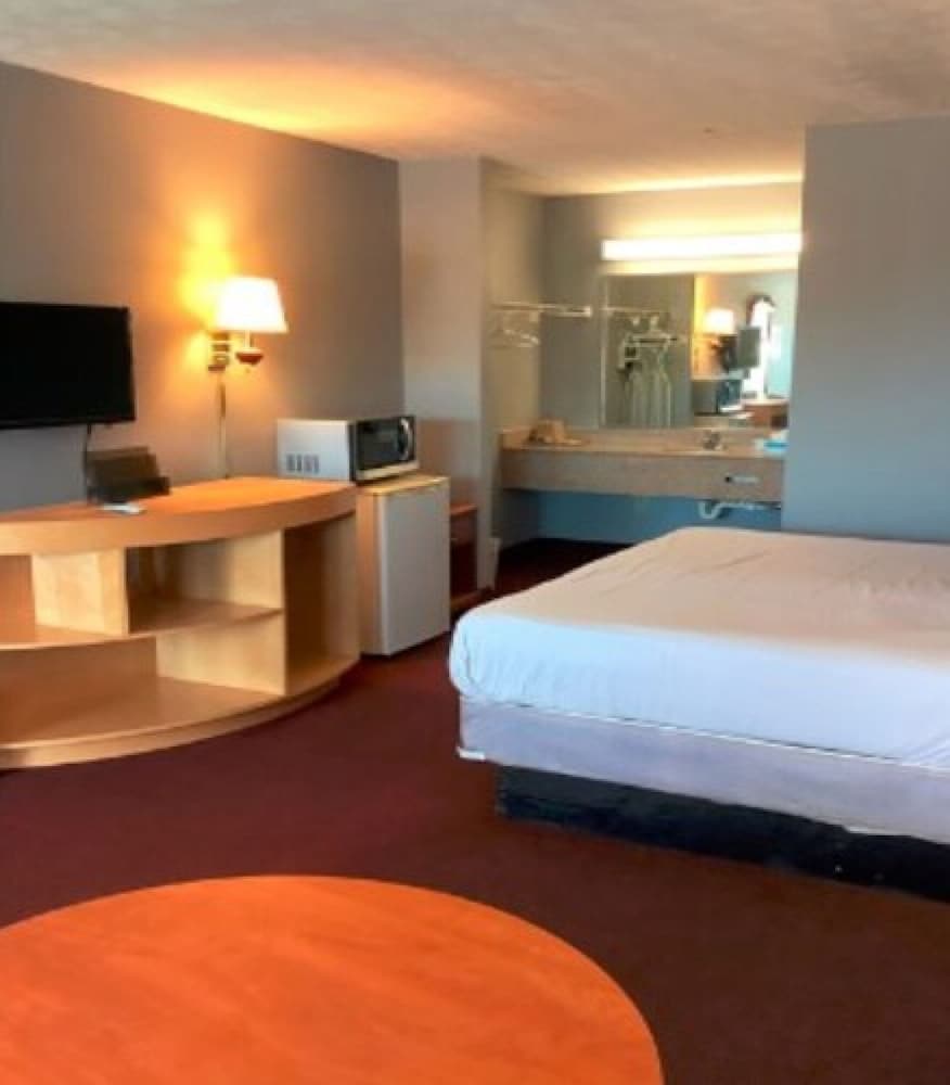 Room, 1 King Bed, Accessible photo 1