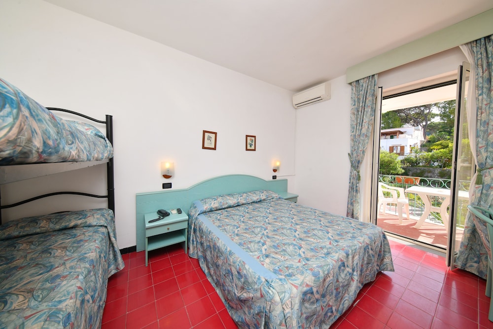 Quadruple Room photo 2