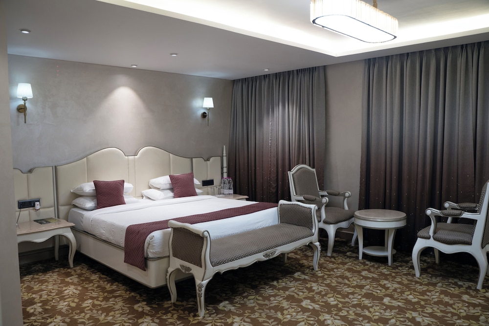 Royal Studio Suite, 1 Bedroom, Bathtub, Sea View photo 1