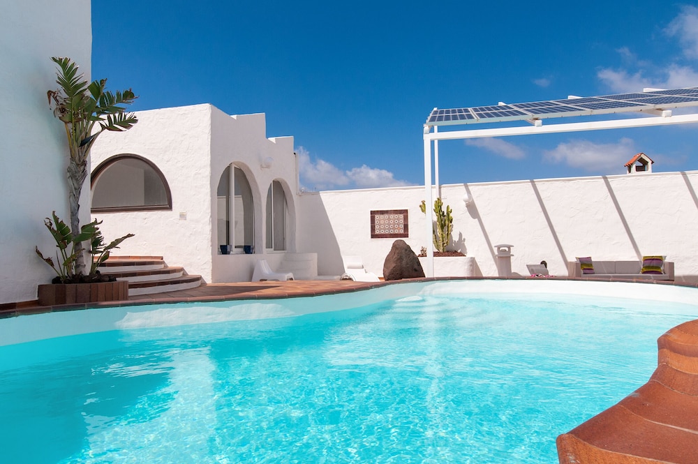 House, 4 Bedrooms, Smoking, Private Pool