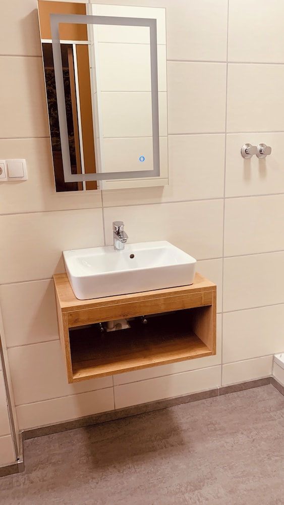 Deluxe Double Room, Private Bathroom - Photo 12
