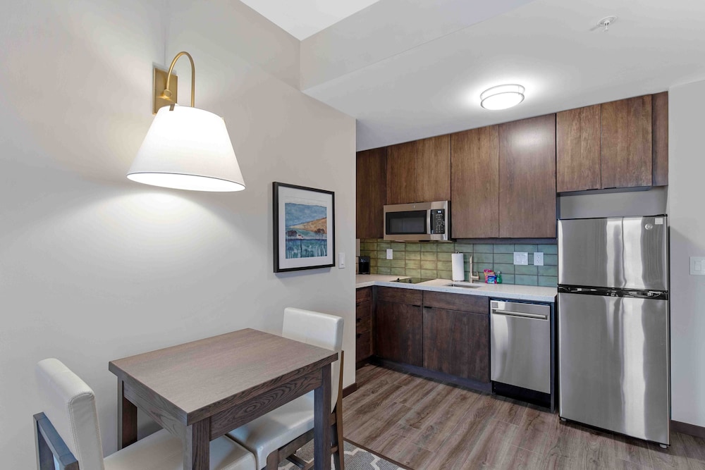 Suite, 1 Bedroom - Photo 6