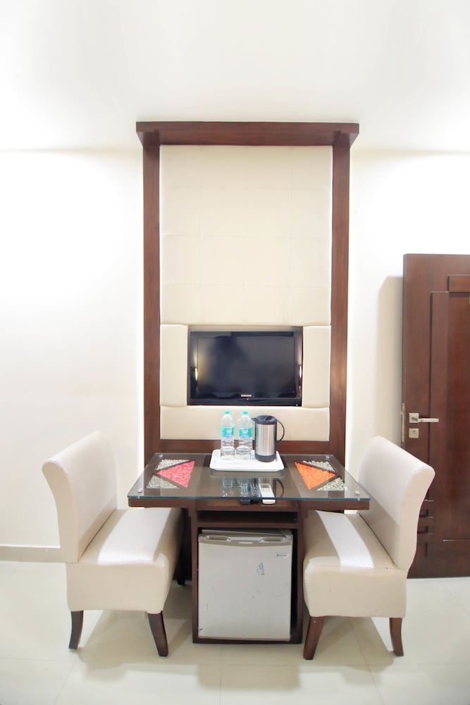 Deluxe Room - Photo 8