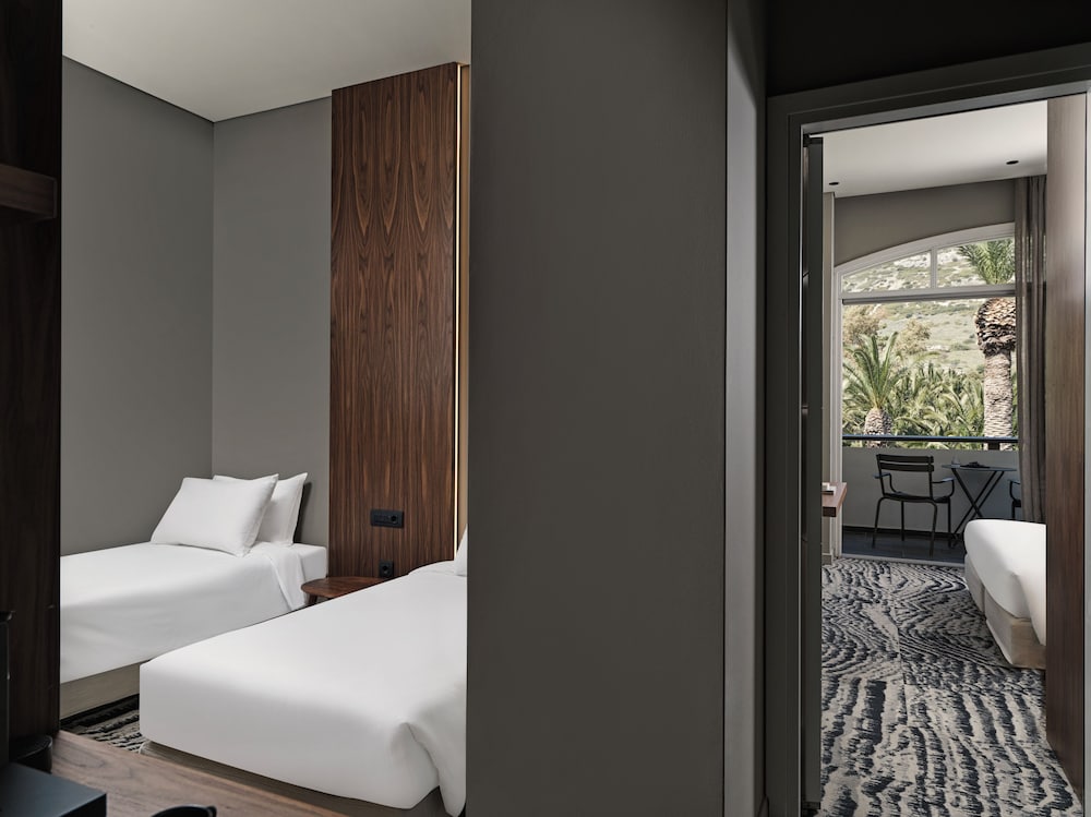 Hotel Family Room with Garden View photo 3