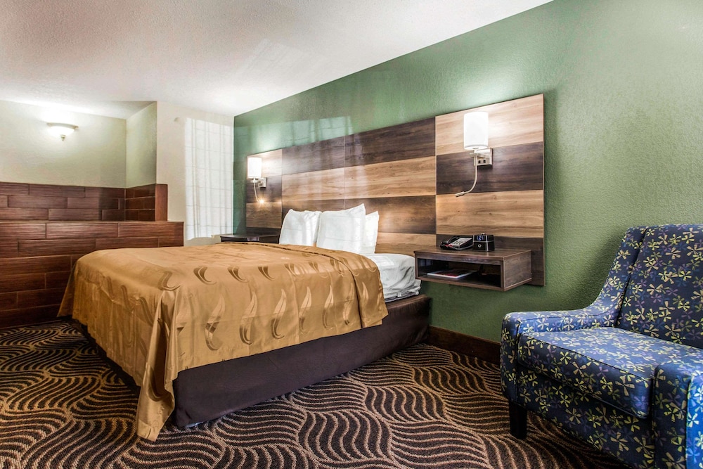 Standard Room, 1 King Bed, Non Smoking - Photo 4