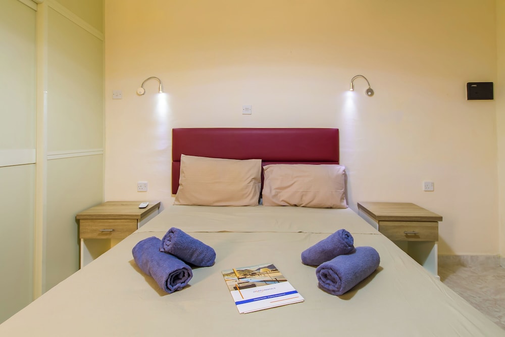 Family Apartment, Multiple Bedrooms (Sunny pool and terrace - Merill nb3)