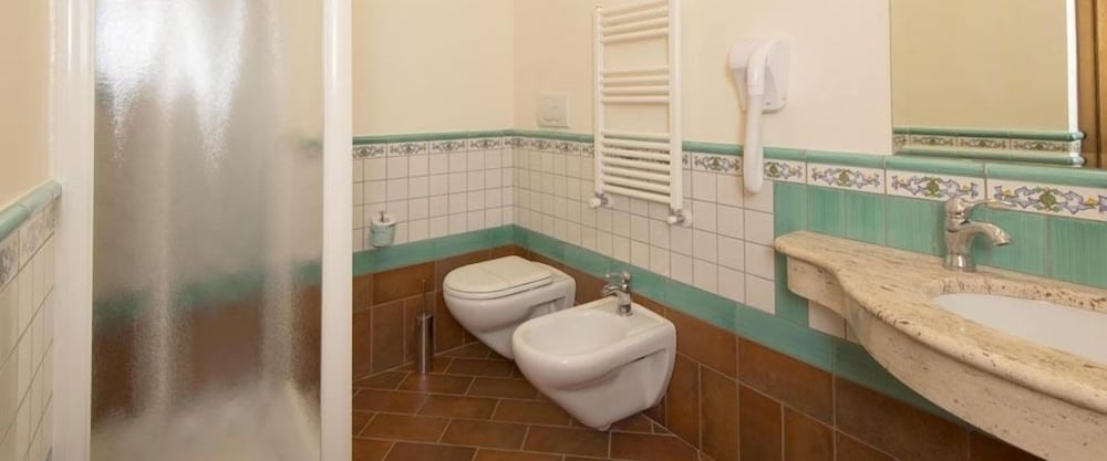 Superior Double Room (Shower Only) photo 2