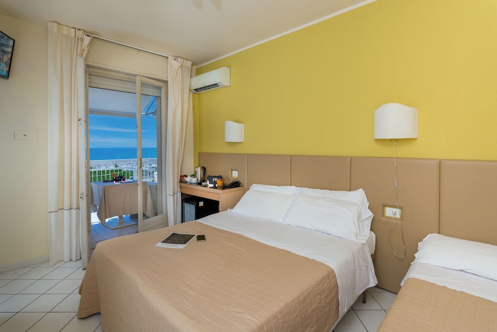 Triple Room, Balcony, Partial Sea View photo 1
