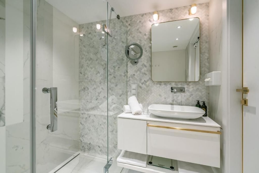 Deluxe Double or Twin Room - Photo 3