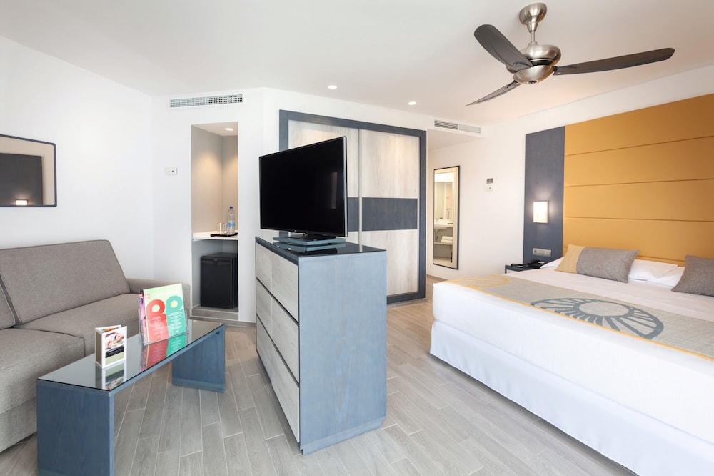 Junior Suite, Sea View (Large Balcony) photo 2
