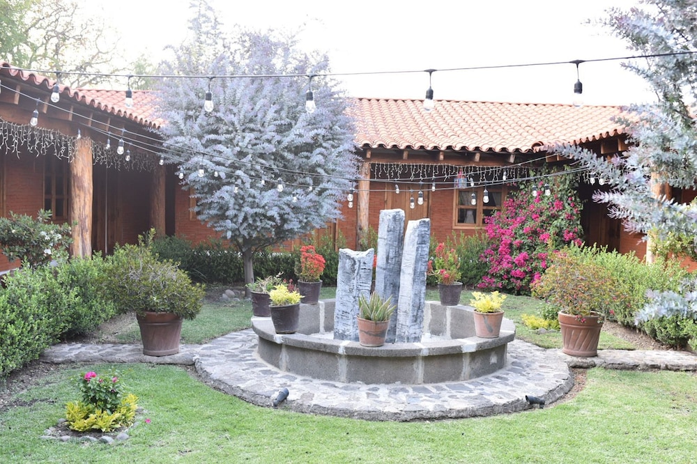 Premium Quadruple Room, 2 Queen Beds, Accessible, Garden View photo 3
