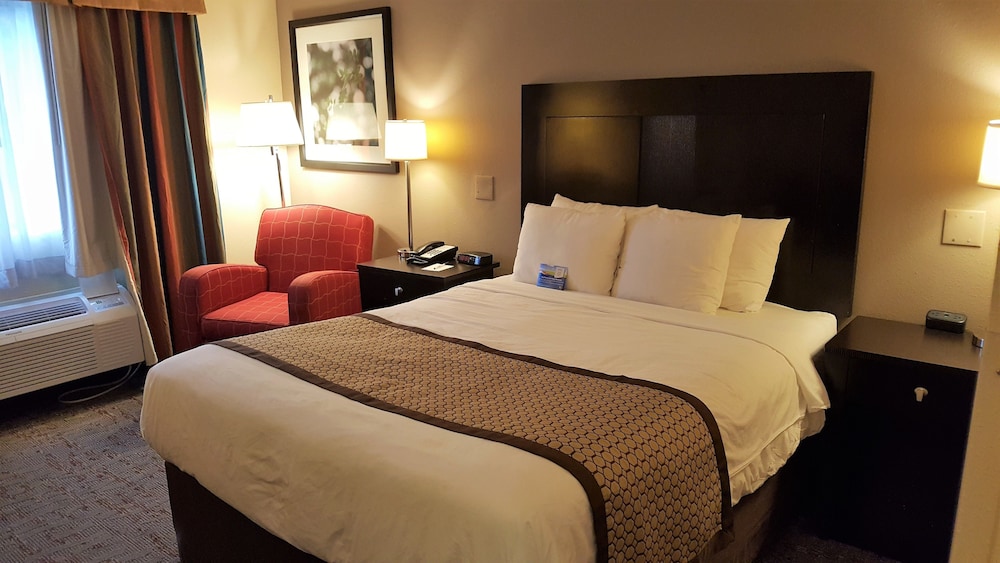 Room, 1 Queen Bed, Accessible, Non Smoking (Mobility) - Photo 3