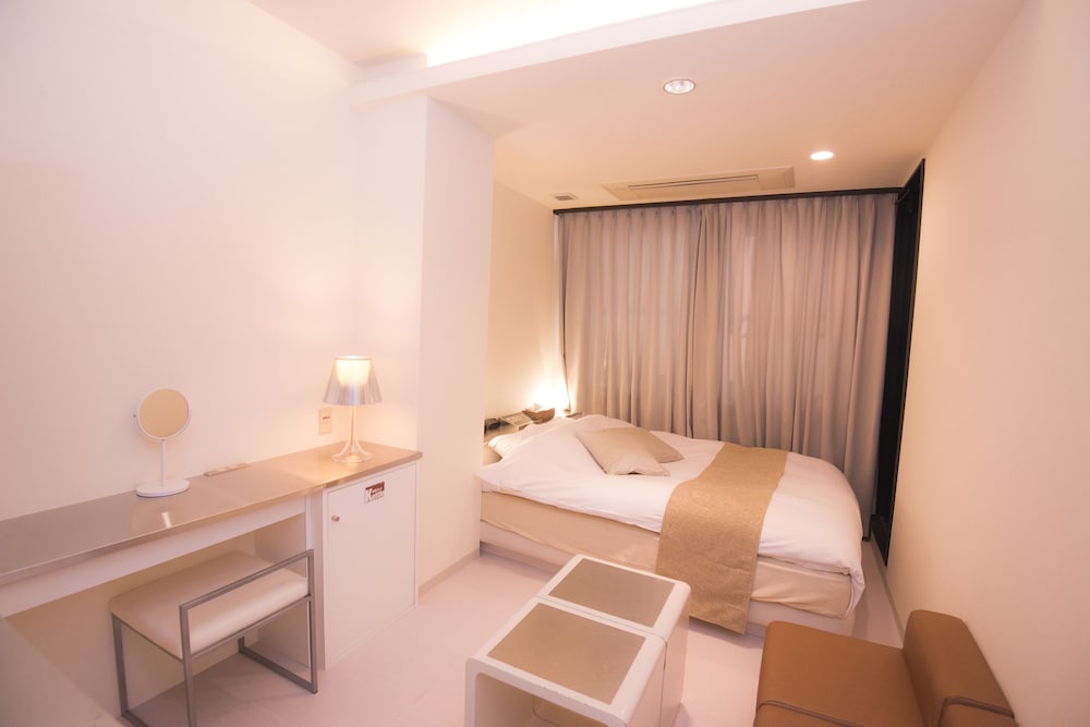 Double Room - Non-Smoking (Must check in after 21:00) photo 2