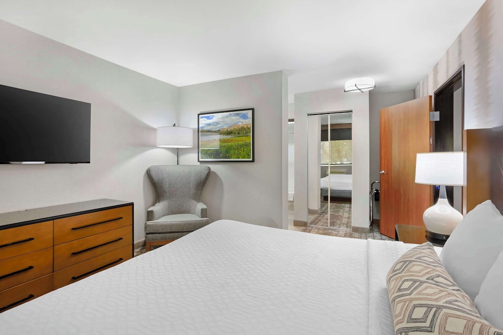 Suite, 1 King Bed, Non Smoking - Photo 5
