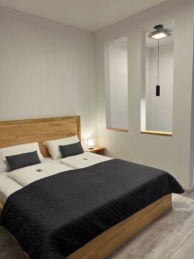Economy Double Room, 1 King Bed, Non Smoking photo 1