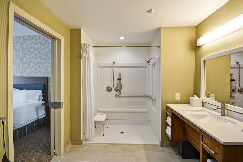 Suite, 1 King Bed, Accessible (Mobility & Hearing, Roll-in Shower)