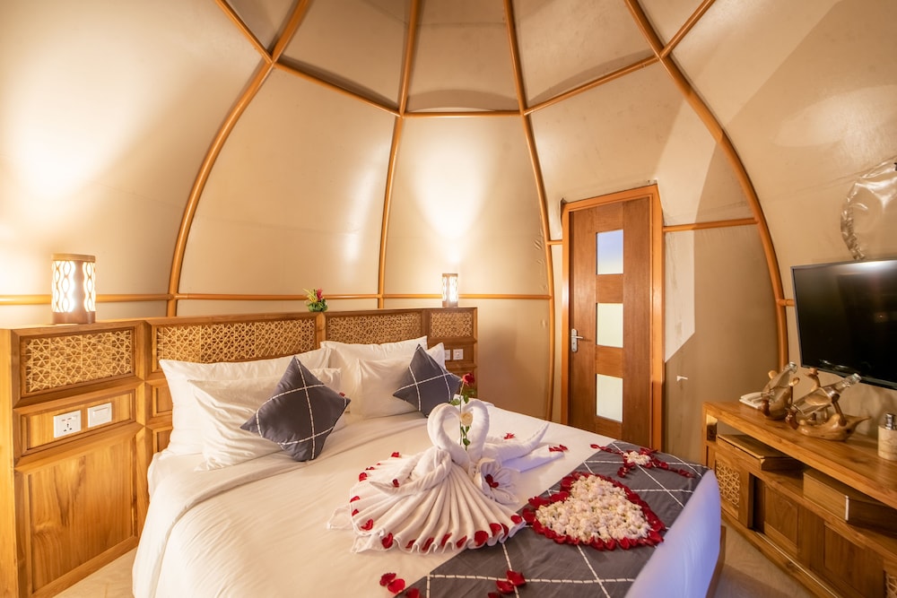 Luxury Glamping with Bathtub - Photo 12
