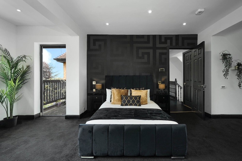 House (6 Bedrooms) photo 3