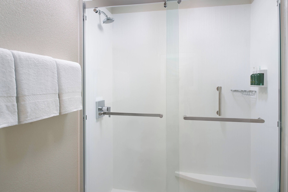 Suite, 1 Bedroom, Balcony - Photo 6