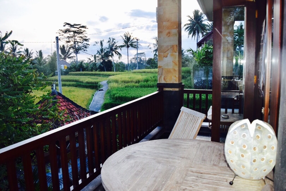 Deluxe Room, 1 King Bed, Pool View photo 2