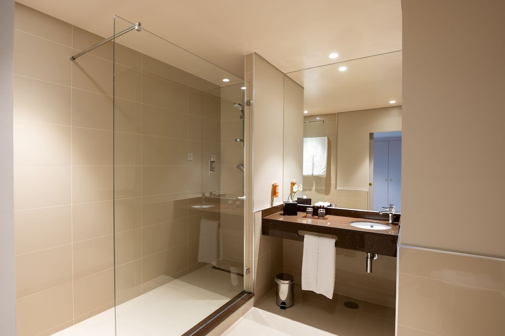 Deluxe Twin Room (2 Adults + 1 Child) - Photo 2